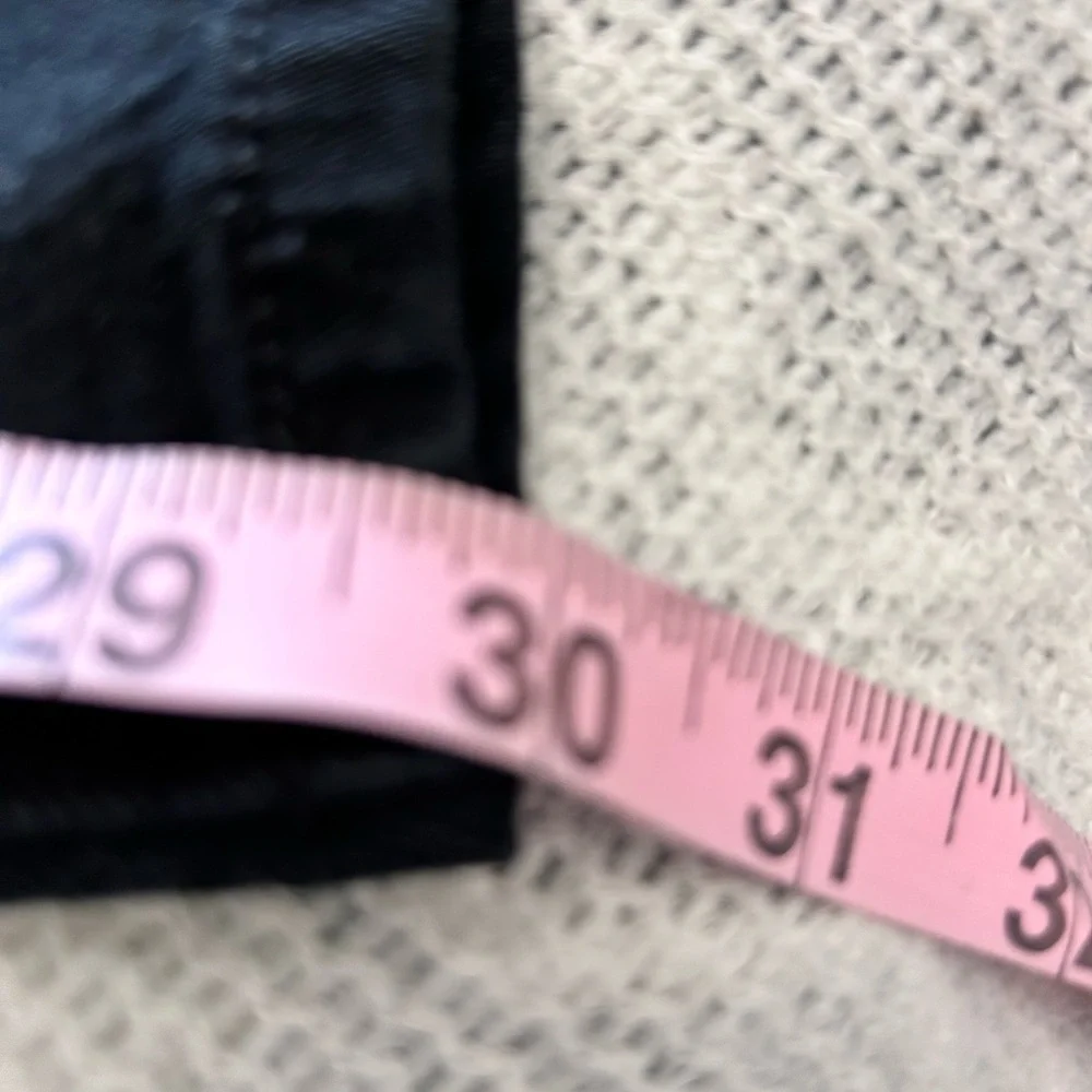 Levi Strauss & Co Women’s Button Fly Black Jeans

Size 8 - Picture 9 of 9